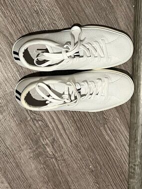 Rothy's White Low-Top Lace-Up Sneakers with Navy Heel Stripes